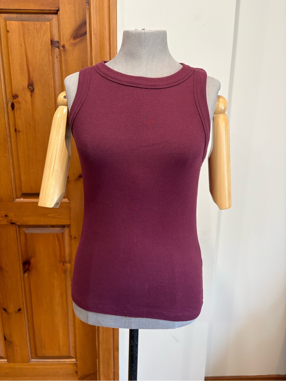 Banana Republic lot of 2 Tank Tops  — Burgundy & White, size medium